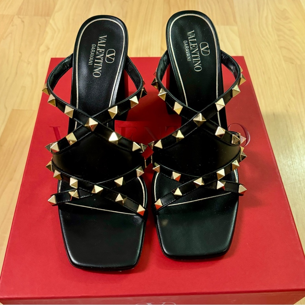 Valentino Garavani Rockstud Crisscross Leather Block-Heel Sandals Size 7.5